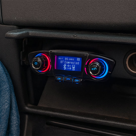 bluetooth-dans-voiture-tableau-de-bord-noir-carous
