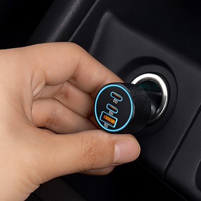 Chargeur allume cigare insertion dans prise du tableau de bord