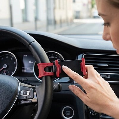 support-smartphone-pour-voiture-couleur-rouge
