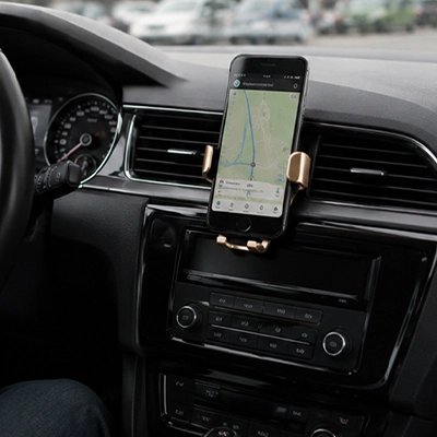 support-smartphone-pour-voiture-resserrant-automatiquement-par-gravité 